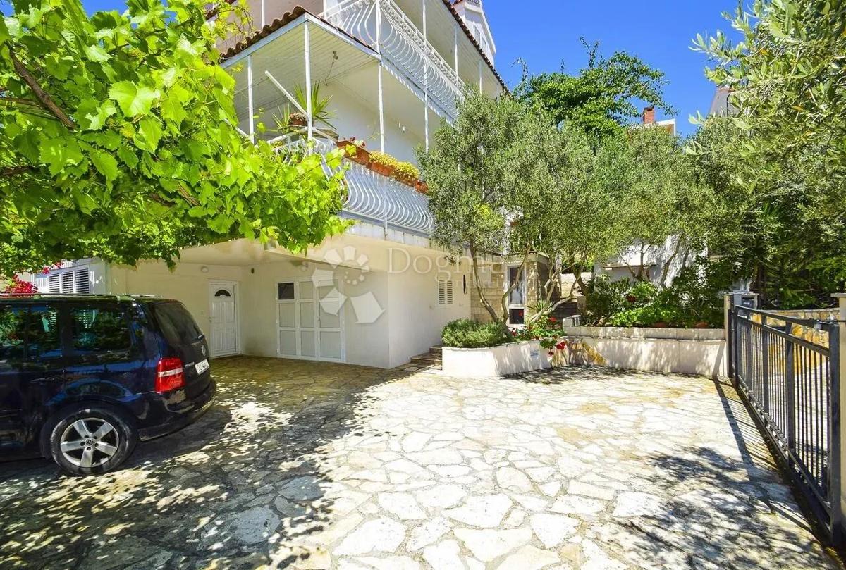 Casa Okrug Donji, Okrug, 525m2