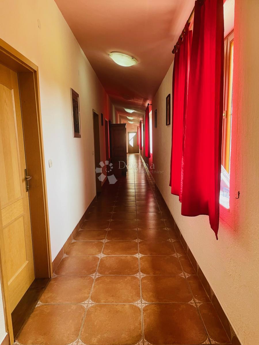 Albergo Buje, 1.229m2