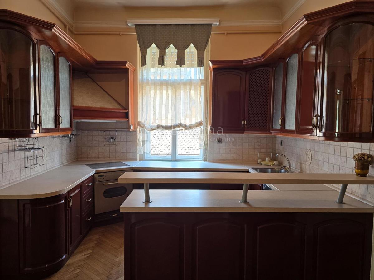 Allogio Centar, Varaždin, 182m2