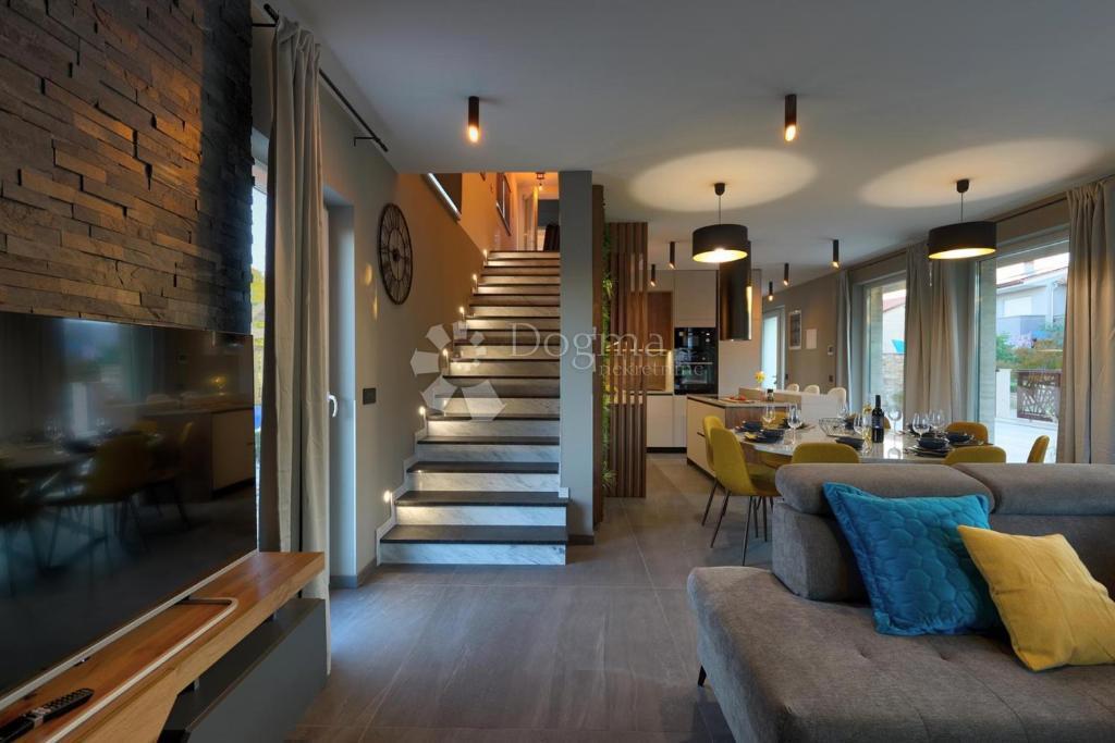 Villa moderna con piscina, sauna e jacuzzi