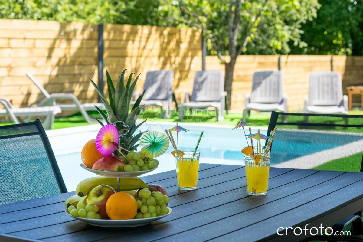 Casa Drežnik Grad, Rakovica, 385m2