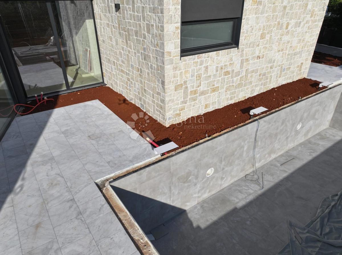 BELLA VILLA MODERNA NEI DINTORNI DI PARENZO