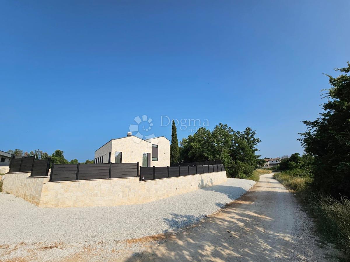 BELLA VILLA MODERNA NEI DINTORNI DI PARENZO