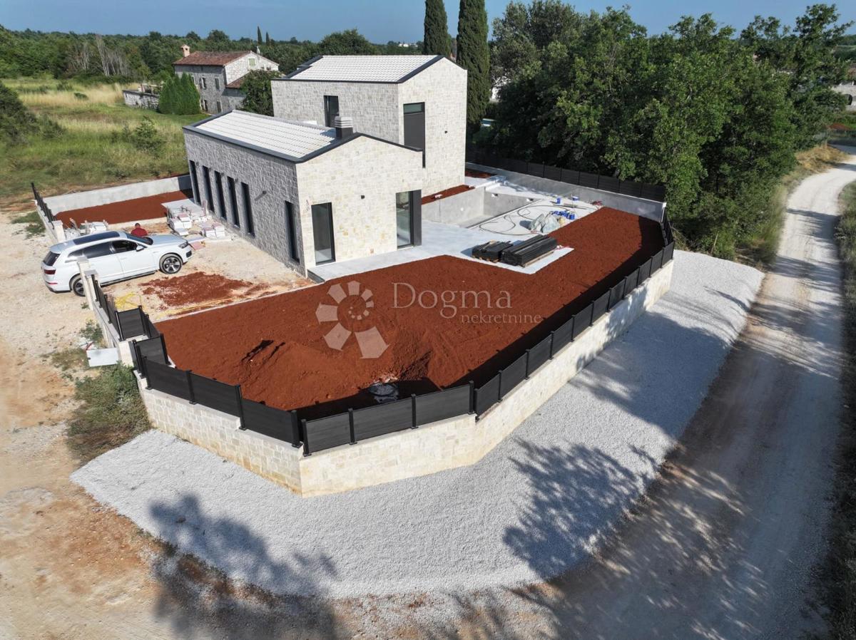 BELLA VILLA MODERNA NEI DINTORNI DI PARENZO