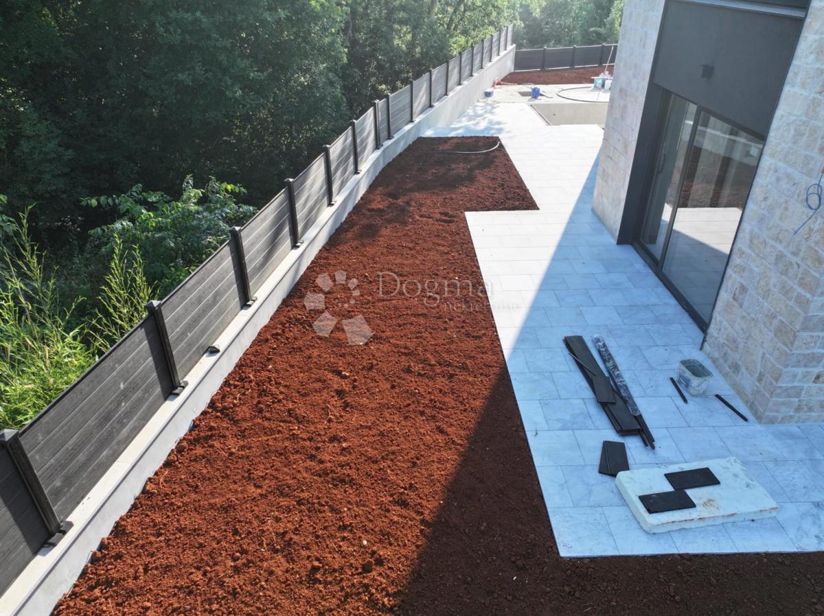 BELLA VILLA MODERNA NEI DINTORNI DI PARENZO