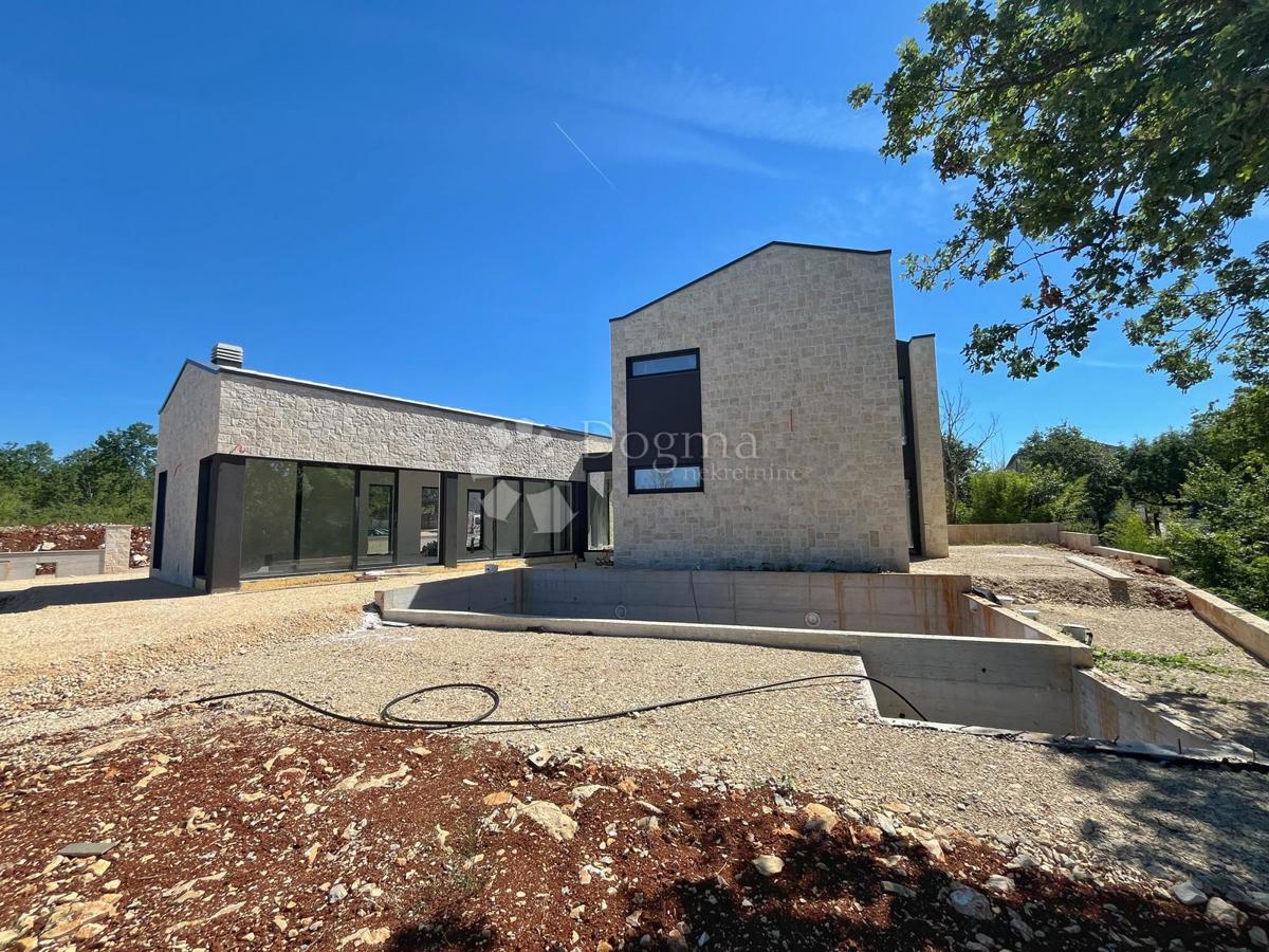 BELLA VILLA MODERNA NEI DINTORNI DI PARENZO