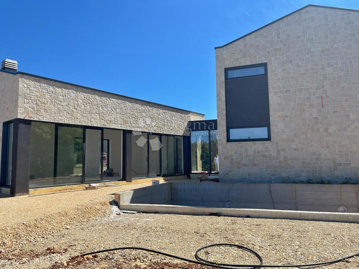 BELLA VILLA MODERNA NEI DINTORNI DI PARENZO