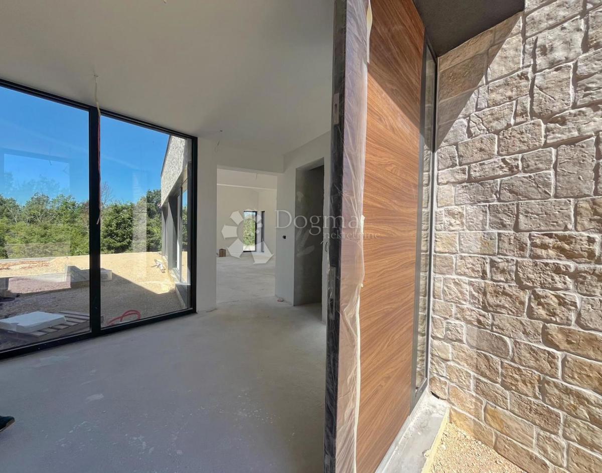 BELLA VILLA MODERNA NEI DINTORNI DI PARENZO