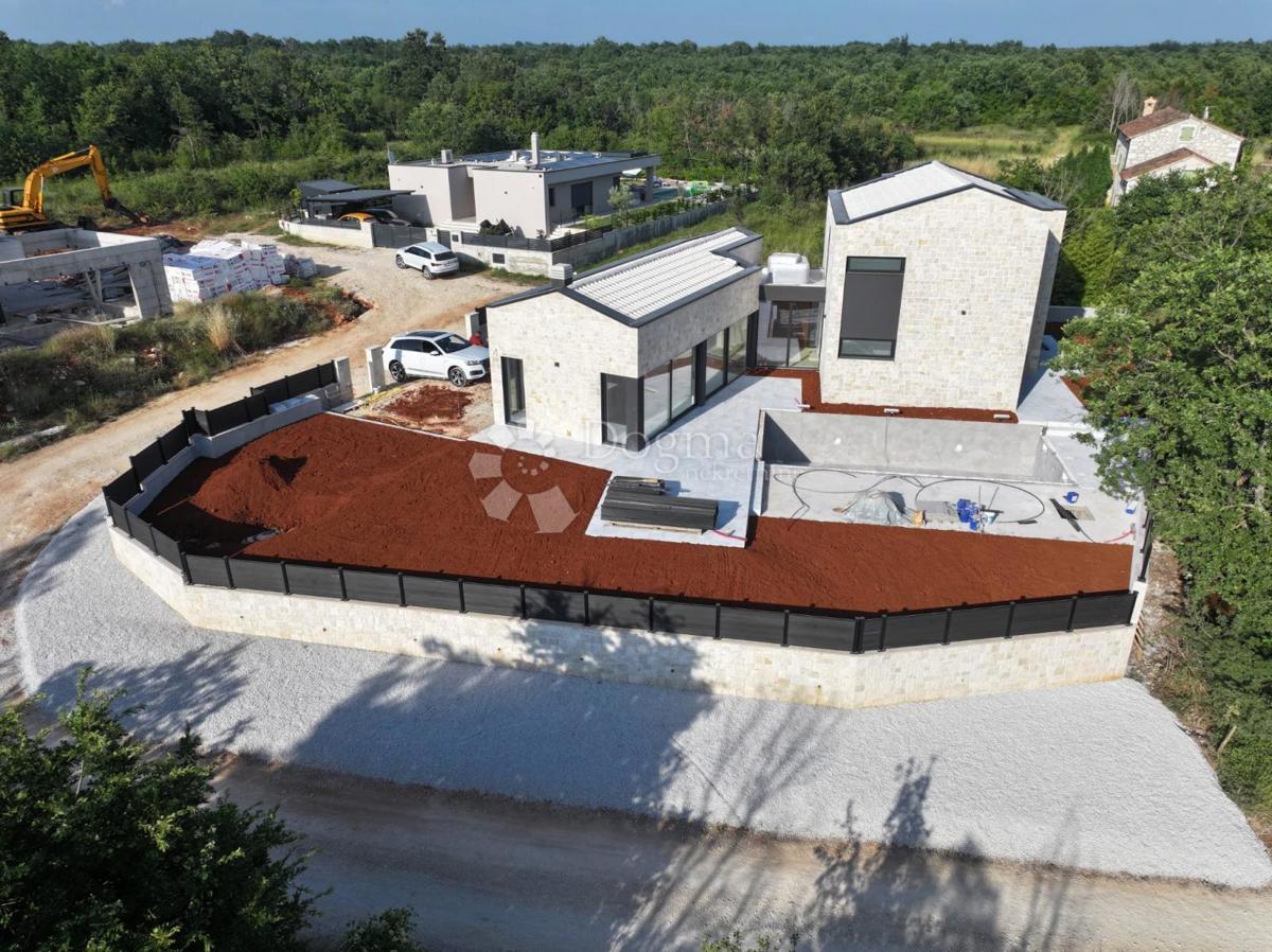 BELLA VILLA MODERNA NEI DINTORNI DI PARENZO