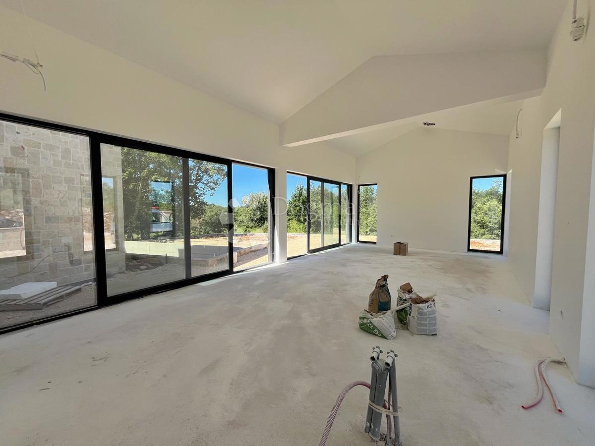 BELLA VILLA MODERNA NEI DINTORNI DI PARENZO