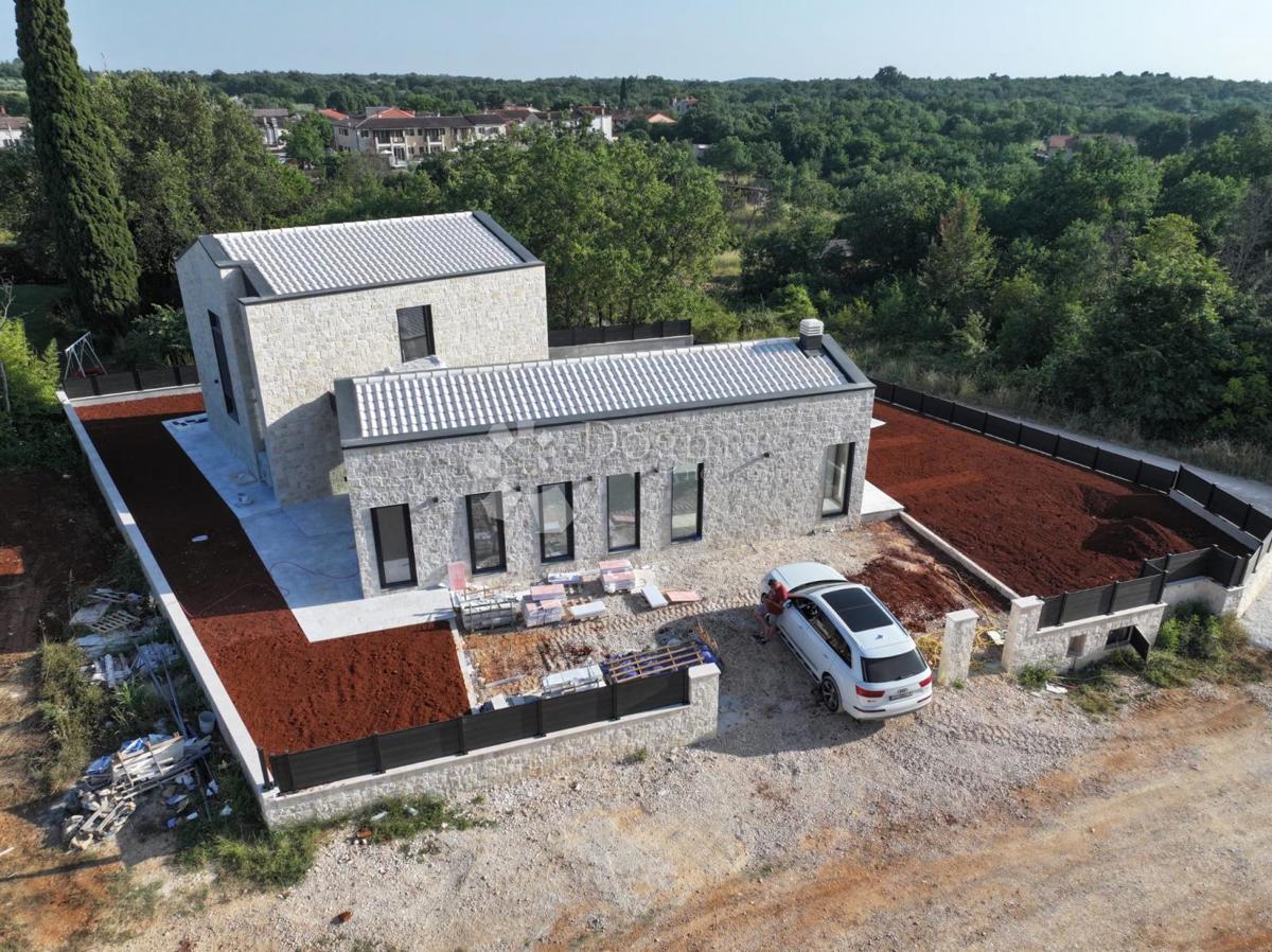 BELLA VILLA MODERNA NEI DINTORNI DI PARENZO