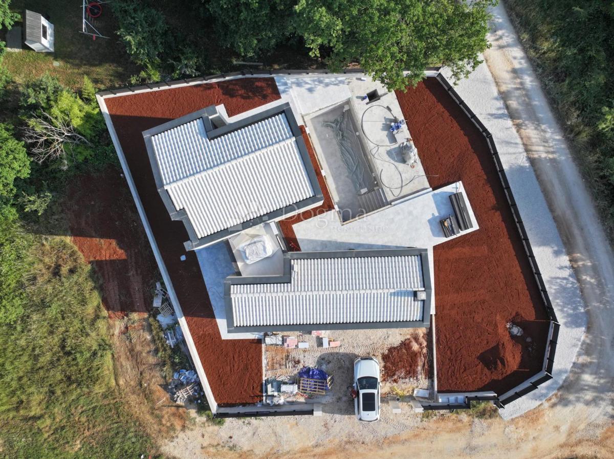 BELLA VILLA MODERNA NEI DINTORNI DI PARENZO