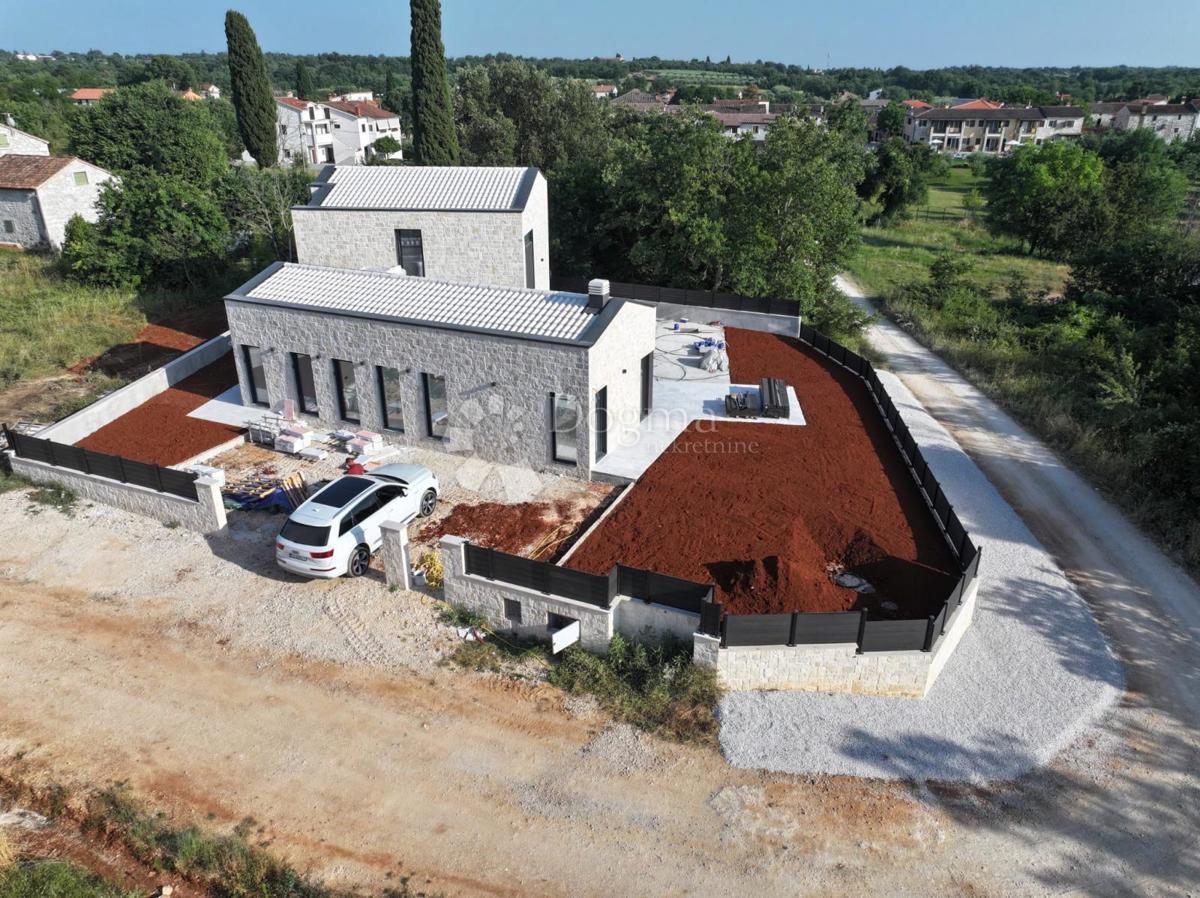 BELLA VILLA MODERNA NEI DINTORNI DI PARENZO