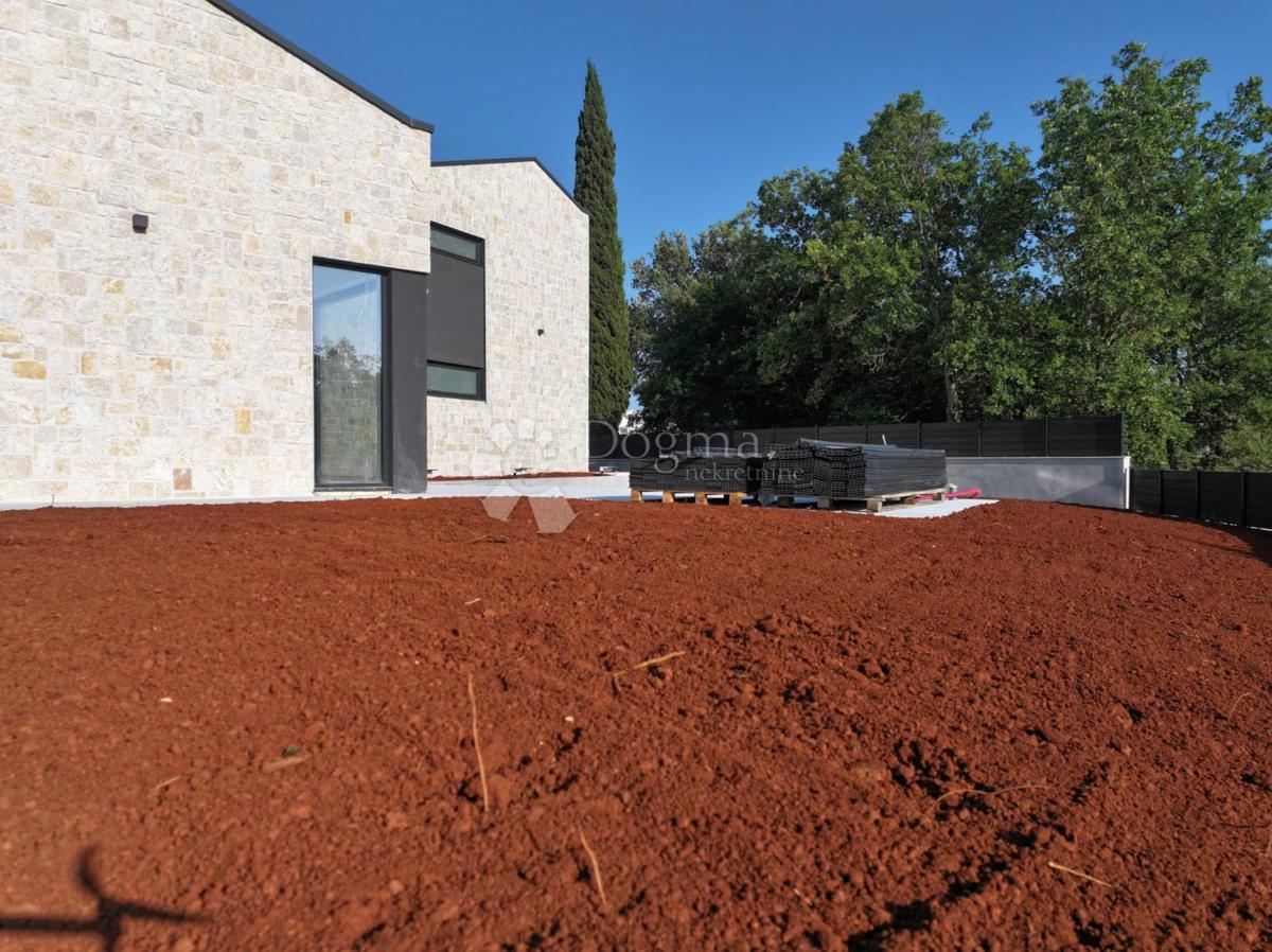 BELLA VILLA MODERNA NEI DINTORNI DI PARENZO