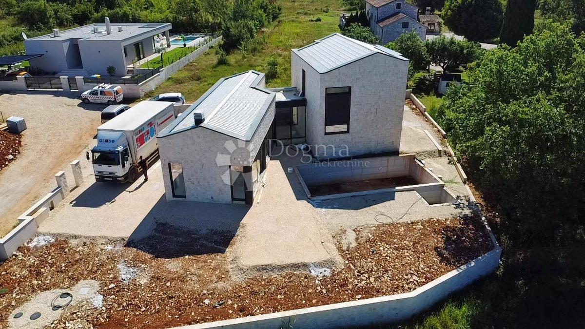 BELLA VILLA MODERNA NEI DINTORNI DI PARENZO