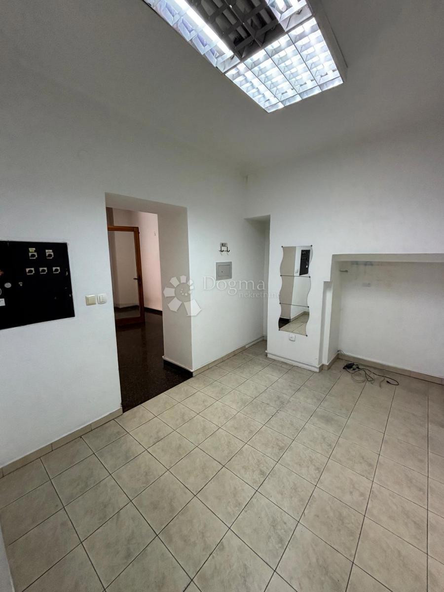 Locale commerciale Centar, Rijeka, 32m2