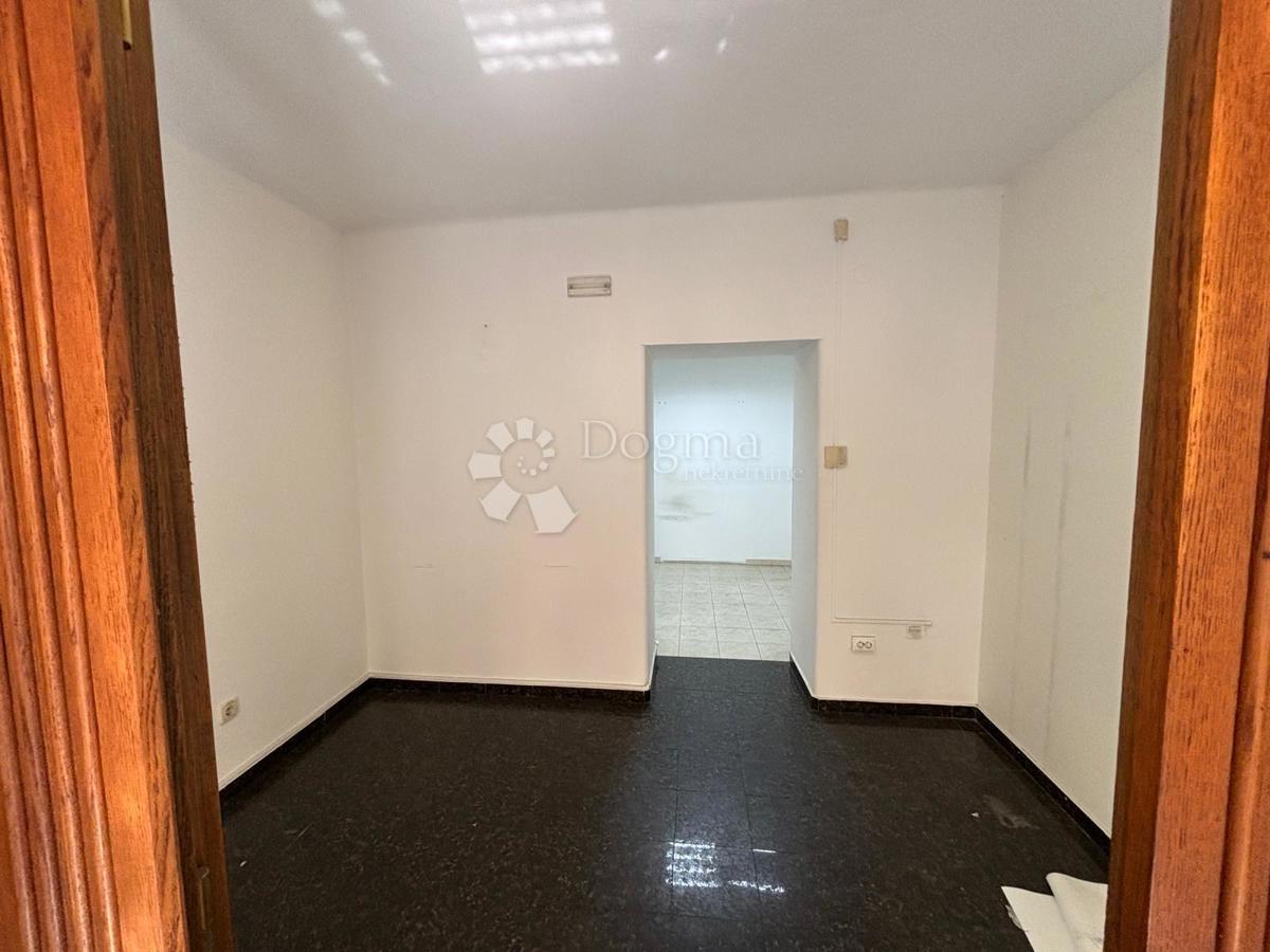 Locale commerciale Centar, Rijeka, 32m2