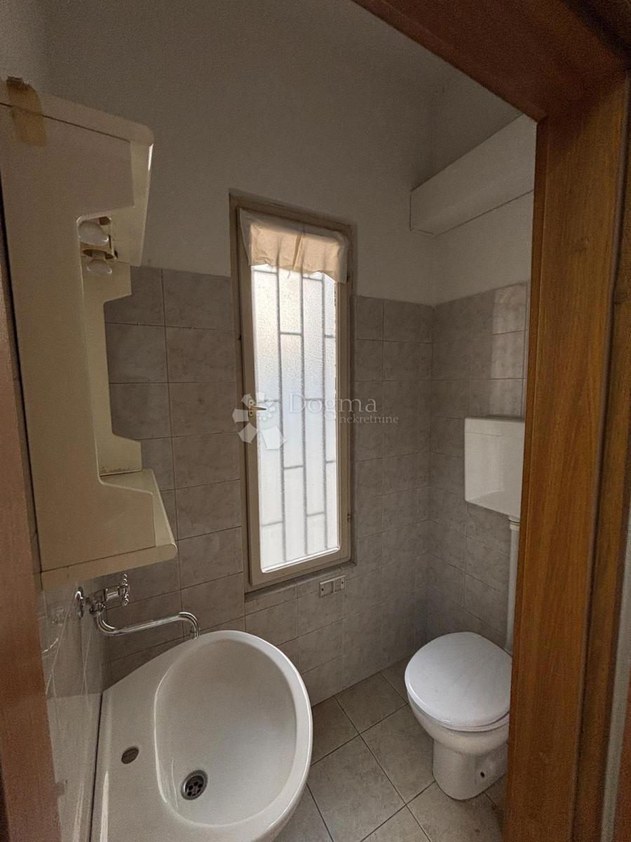 Locale commerciale Centar, Rijeka, 32m2