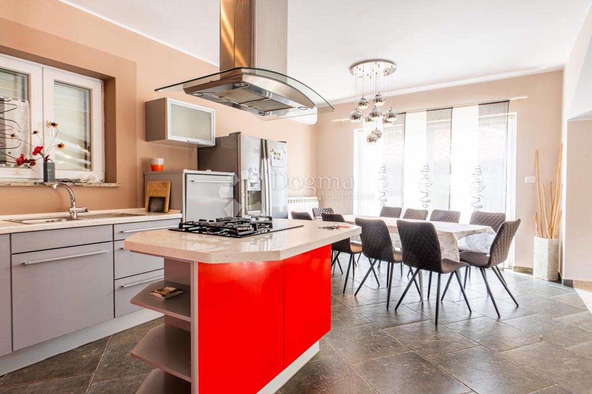 Casa Valdebek, Pula, 215m2