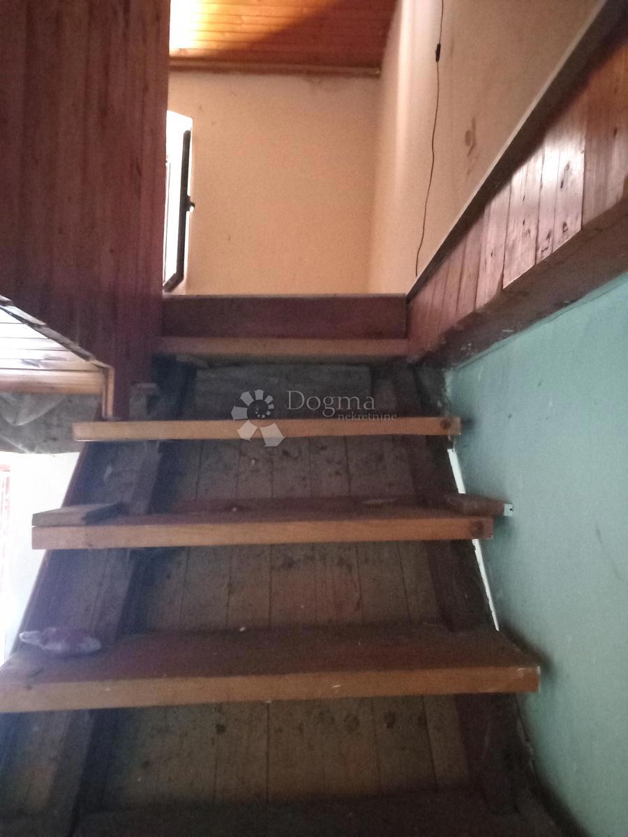 Istria, Tar, casa a schiera in pietra