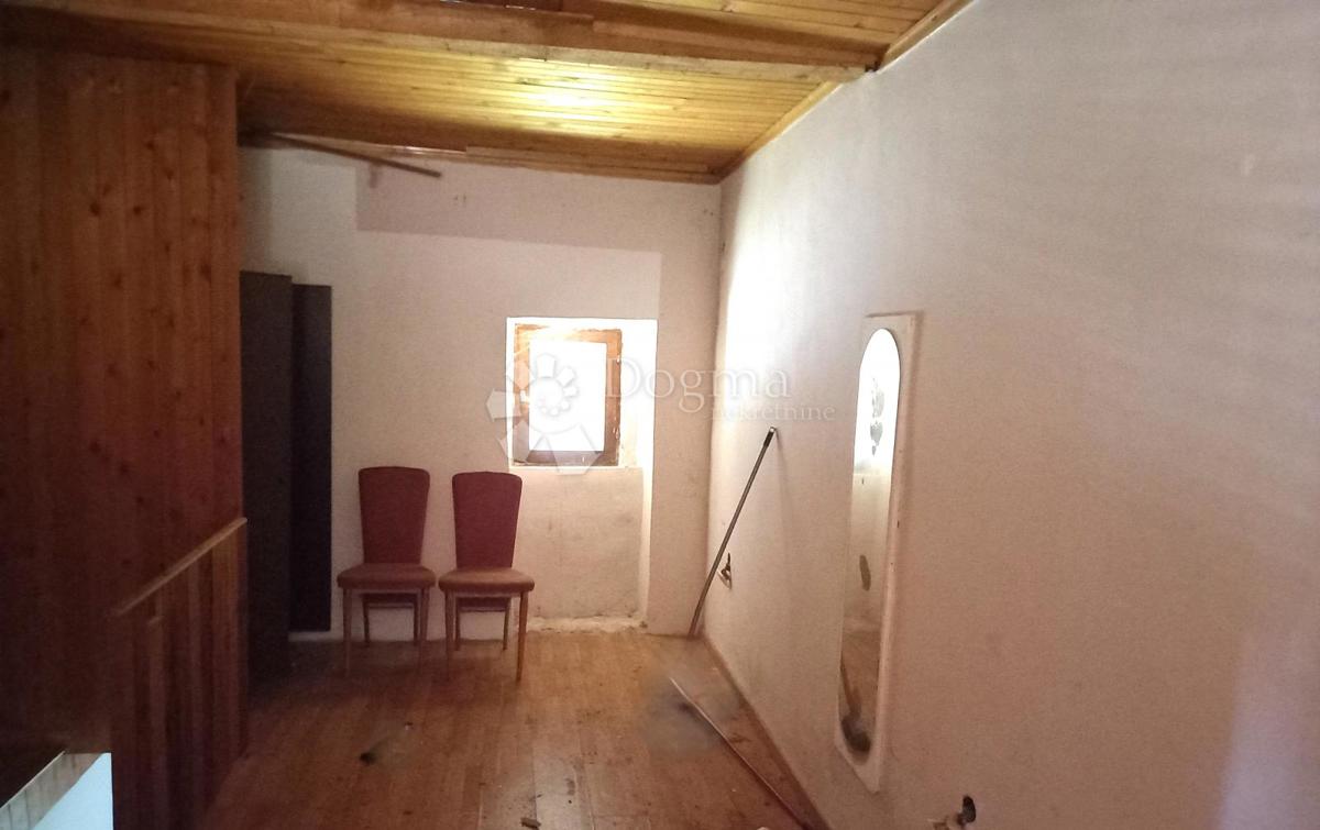 Istria, Tar, casa a schiera in pietra