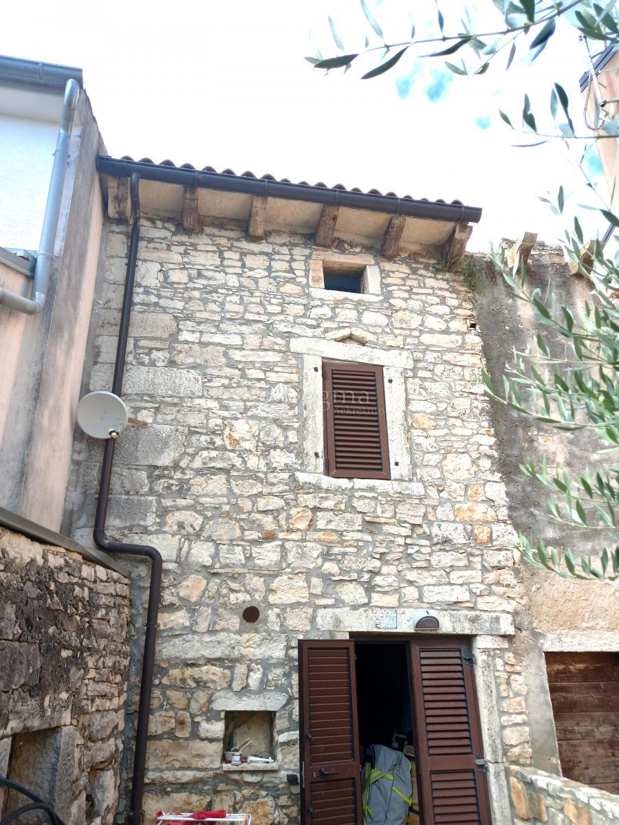 Istria, Tar, casa a schiera in pietra