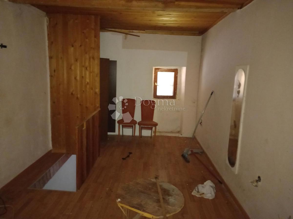 Istria, Tar, casa a schiera in pietra