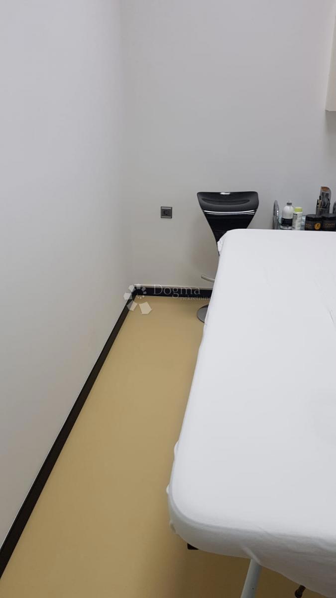 Locale commerciale Gruž, Dubrovnik, 97,65m2