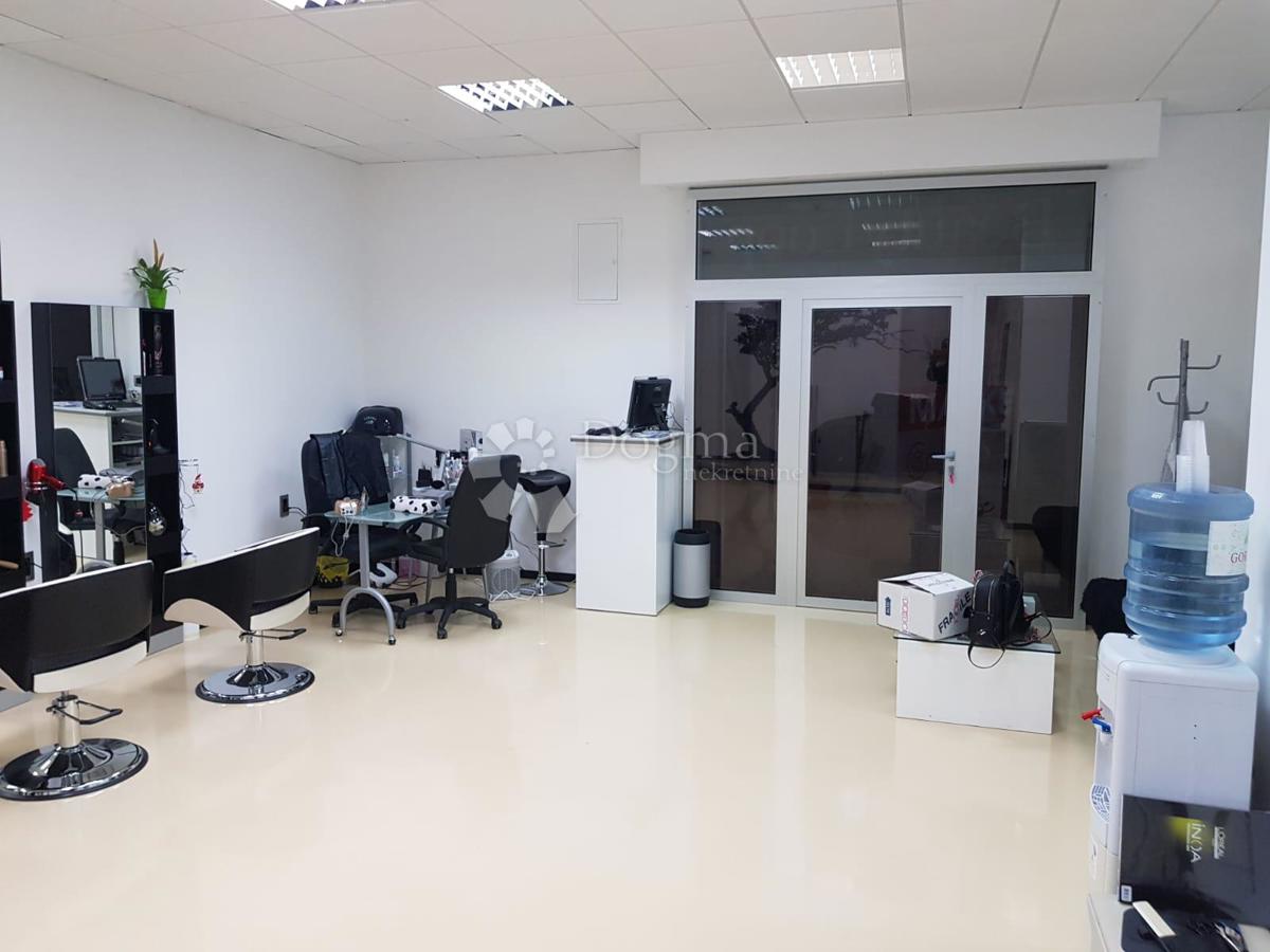 Locale commerciale Gruž, Dubrovnik, 97,65m2