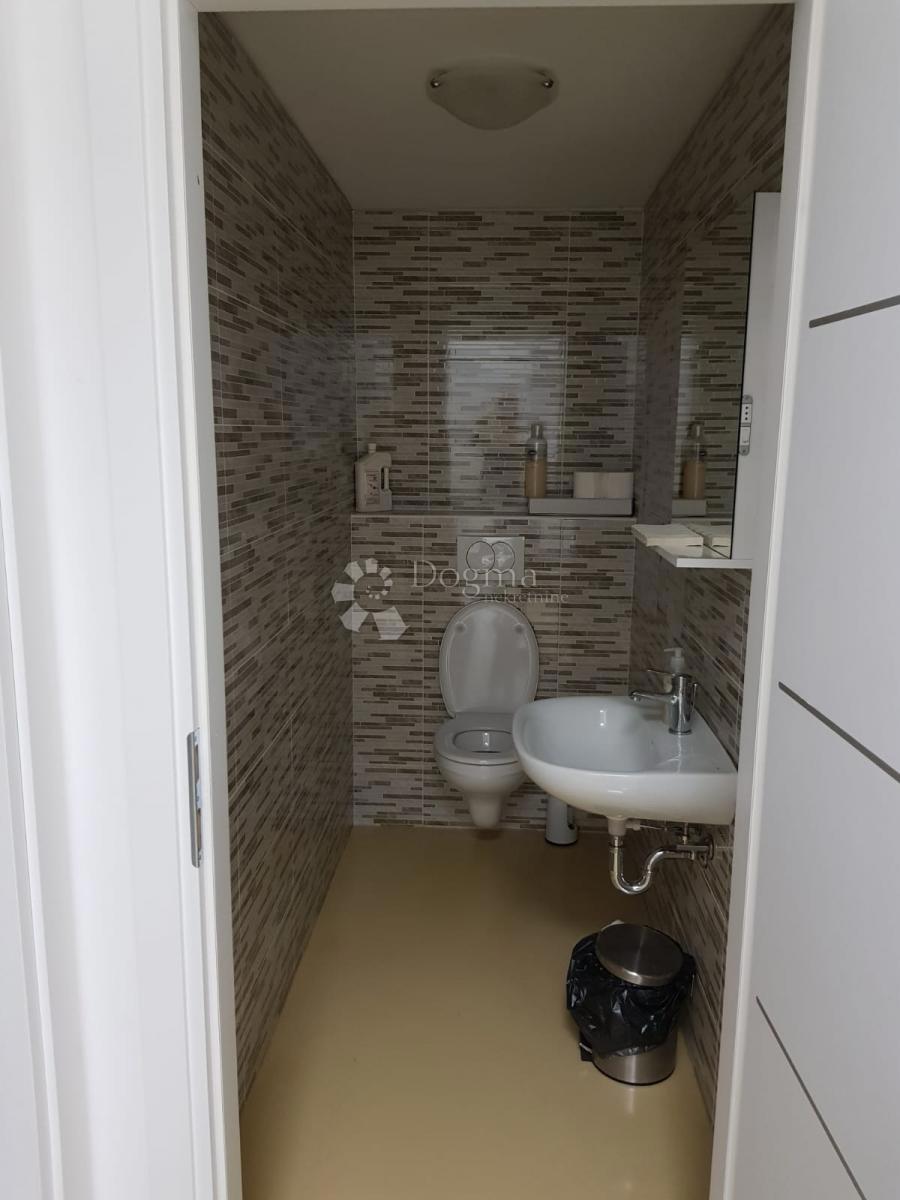 Locale commerciale Gruž, Dubrovnik, 97,65m2