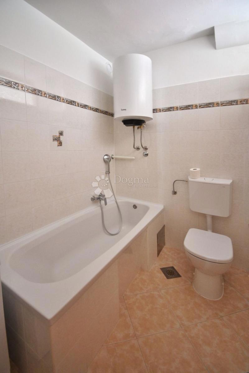 Allogio Sv. Polikarp / Sisplac, Pula, 157m2