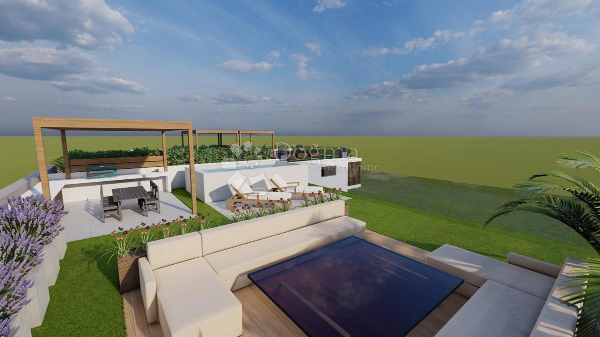 PENTHOUSE AL 2° PIANO – AMPIO BALCONE, TERRAZZA SUL TETTO CON PISCINA, 2 POSTI AUTO, 50 M DAL MARE – VODICE