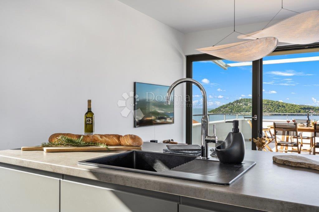 ROGOZNICA - VILLA DI LUSSO CON VISTA DALL'ALTO