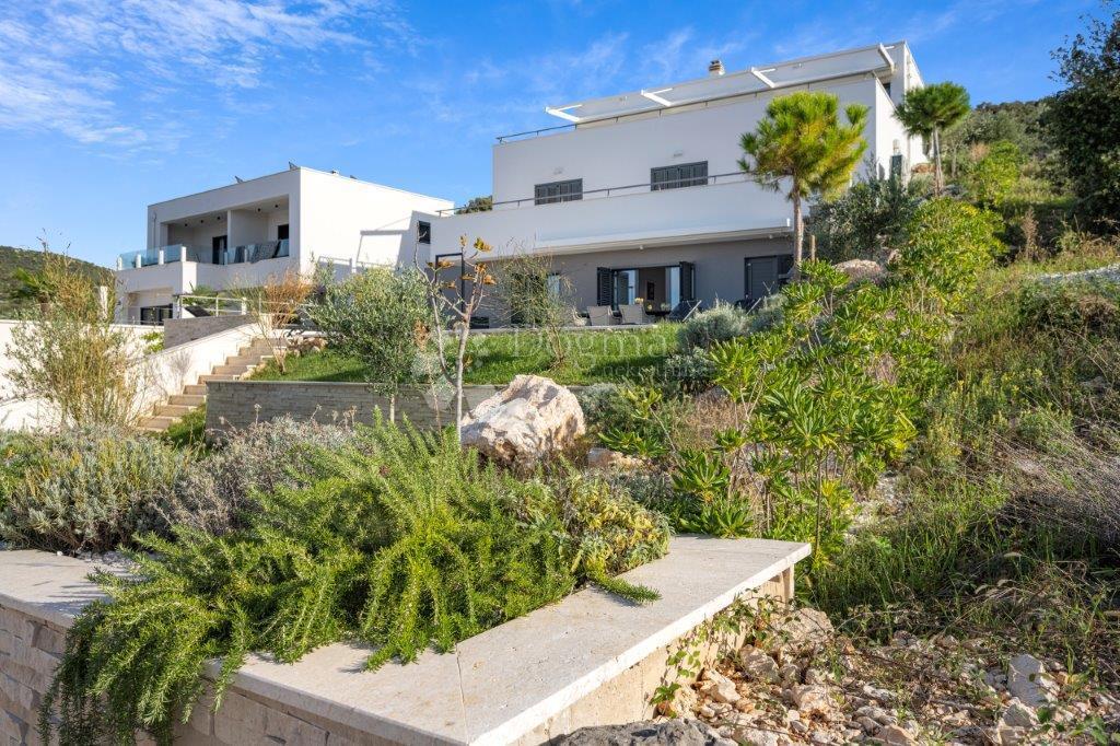 ROGOZNICA - VILLA DI LUSSO CON VISTA DALL'ALTO