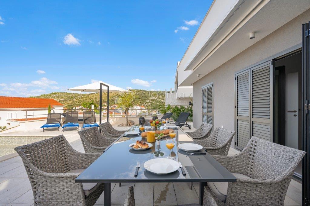 ROGOZNICA - VILLA DI LUSSO CON VISTA DALL'ALTO