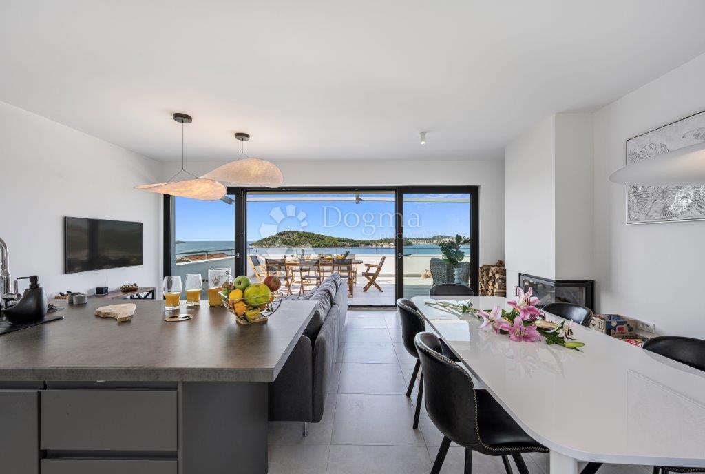 ROGOZNICA - VILLA DI LUSSO CON VISTA DALL'ALTO