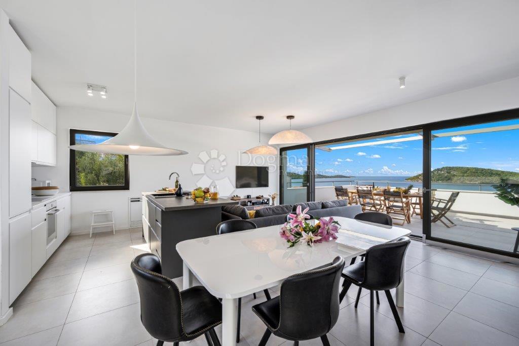 ROGOZNICA - VILLA DI LUSSO CON VISTA DALL'ALTO