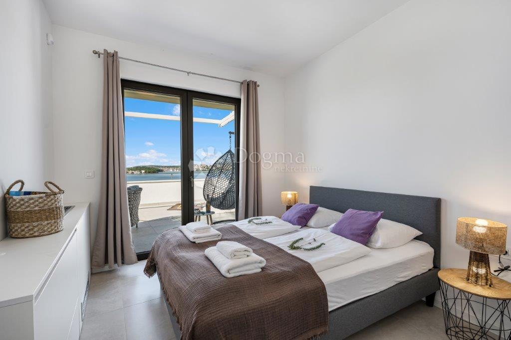 ROGOZNICA - VILLA DI LUSSO CON VISTA DALL'ALTO