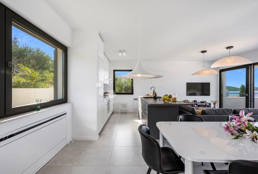 ROGOZNICA - VILLA DI LUSSO CON VISTA DALL'ALTO