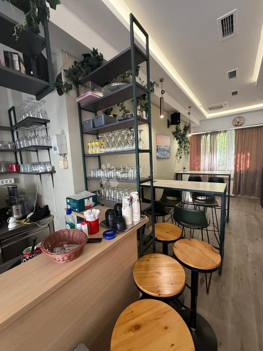 Locale commerciale Kruge, Trnje, 68m2