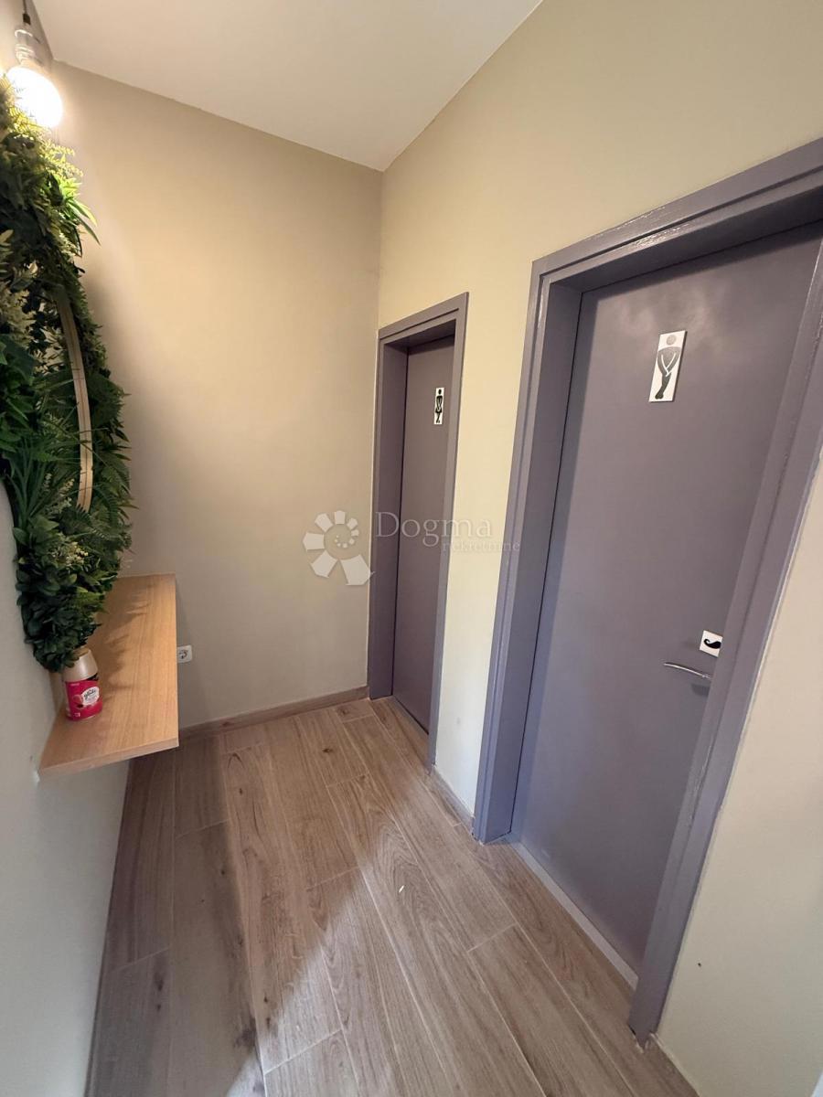 Locale commerciale Kruge, Trnje, 68m2