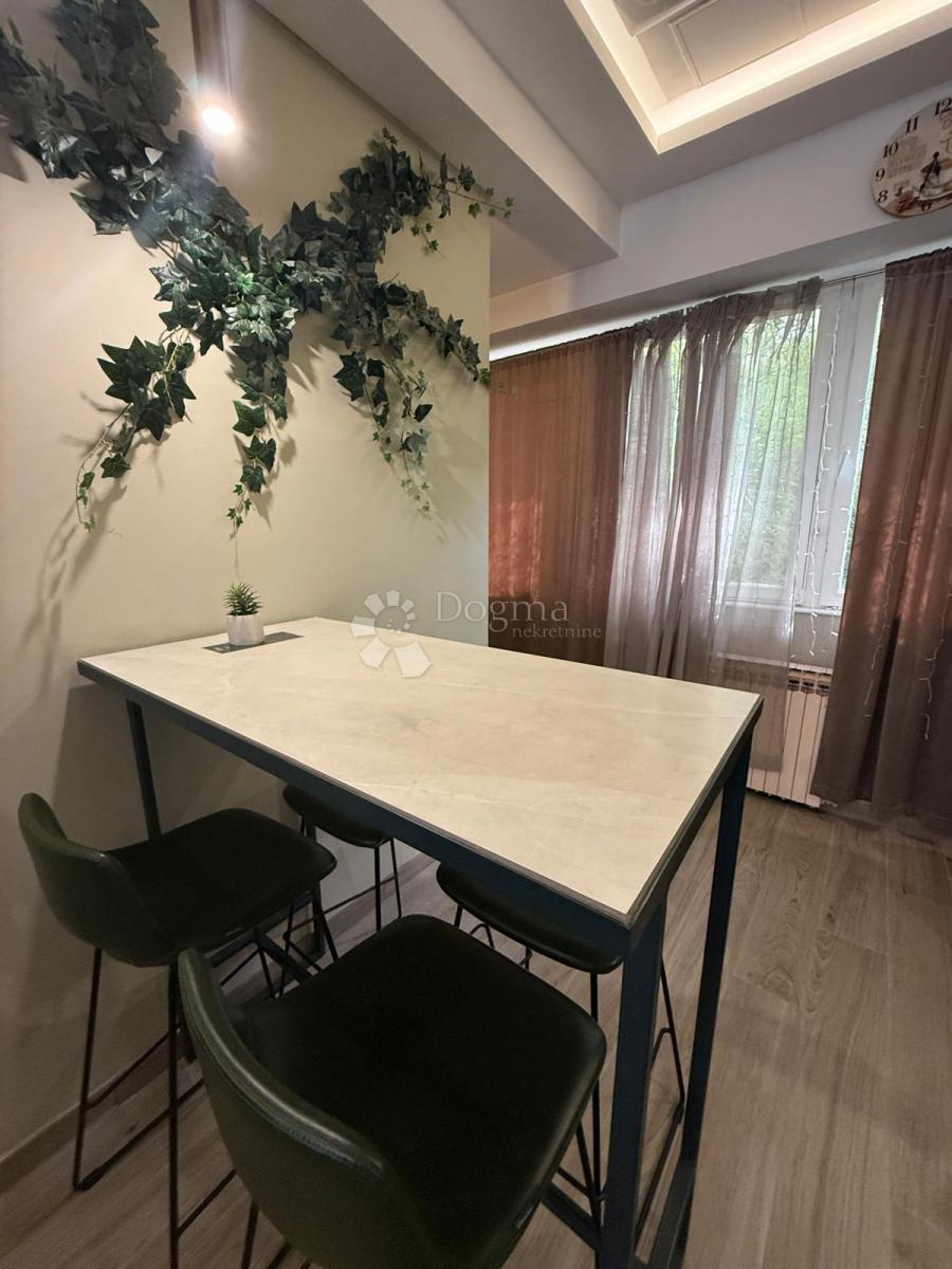 Locale commerciale Kruge, Trnje, 68m2