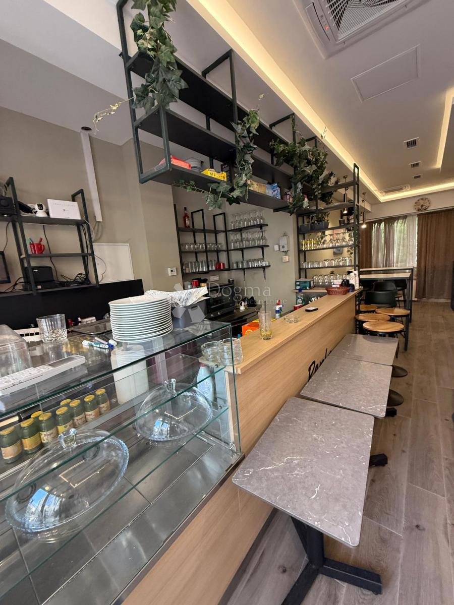 Locale commerciale Kruge, Trnje, 68m2