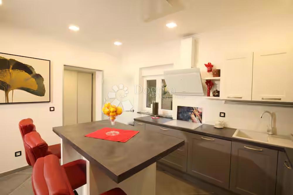 Allogio Crnica, Šibenik, 143m2