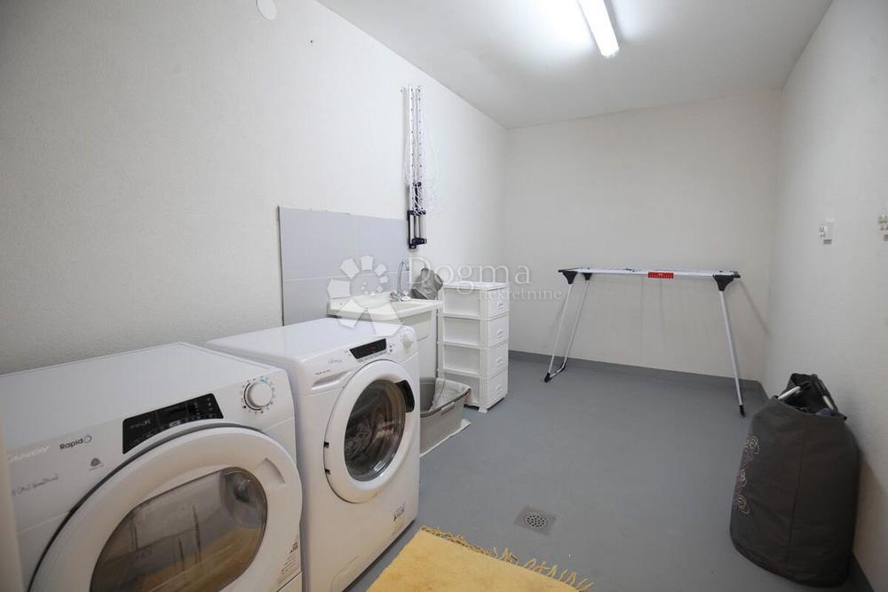 Allogio Crnica, Šibenik, 143m2