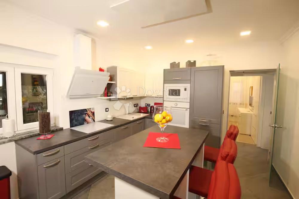 Allogio Crnica, Šibenik, 143m2