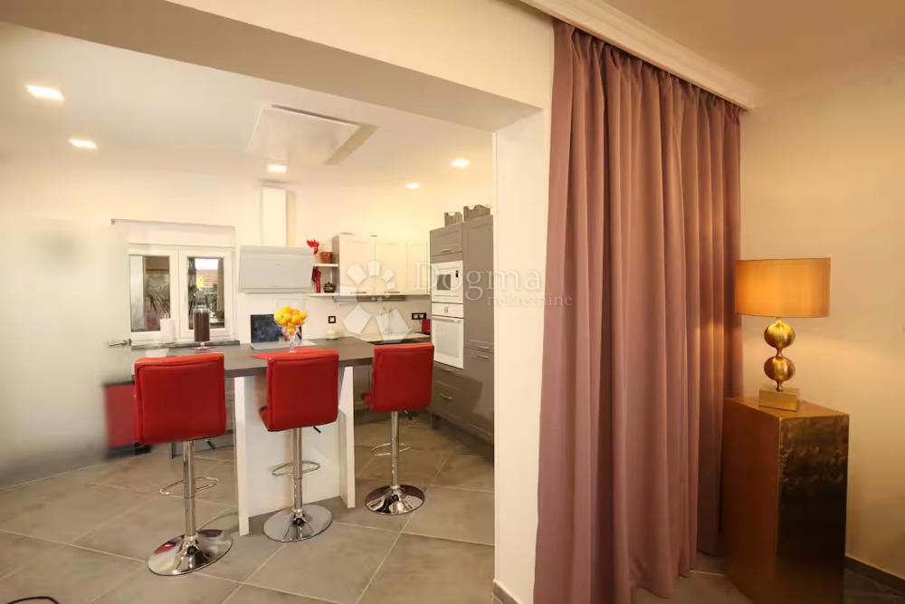 Allogio Crnica, Šibenik, 143m2