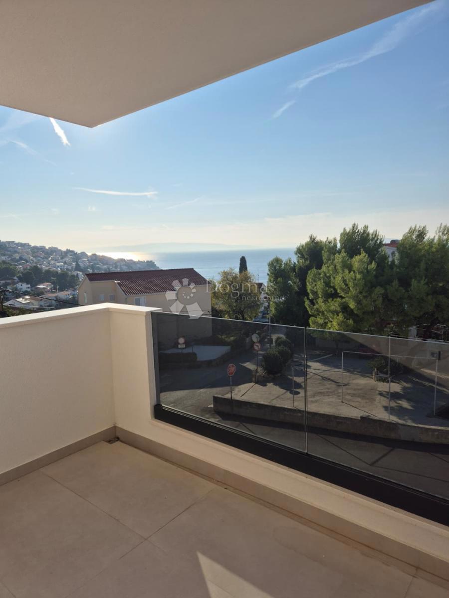 NUOVA COSTRUZIONE  – APPARTAMENTO MODERNO CON BALCONE E VISTA MARE, A MENO DI 150 m DALLA SPIAGGIA – OKRUG GORNJI