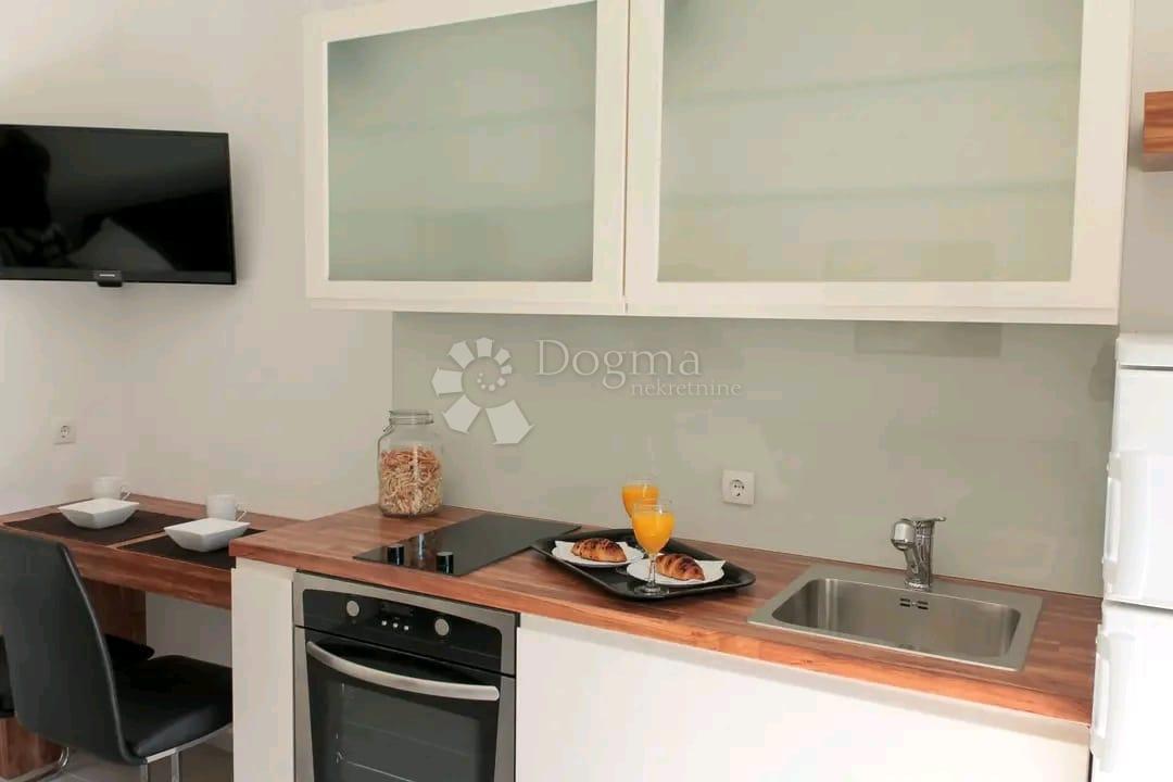 Lussuoso monolocale con giardino e terrazza, a 200 m dal mare