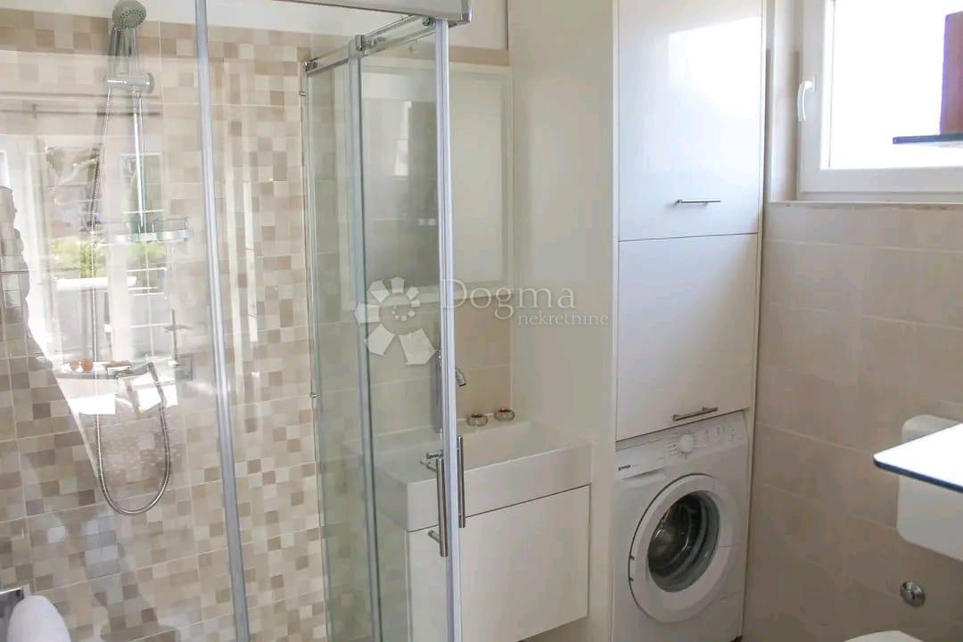 Lussuoso monolocale con giardino e terrazza, a 200 m dal mare